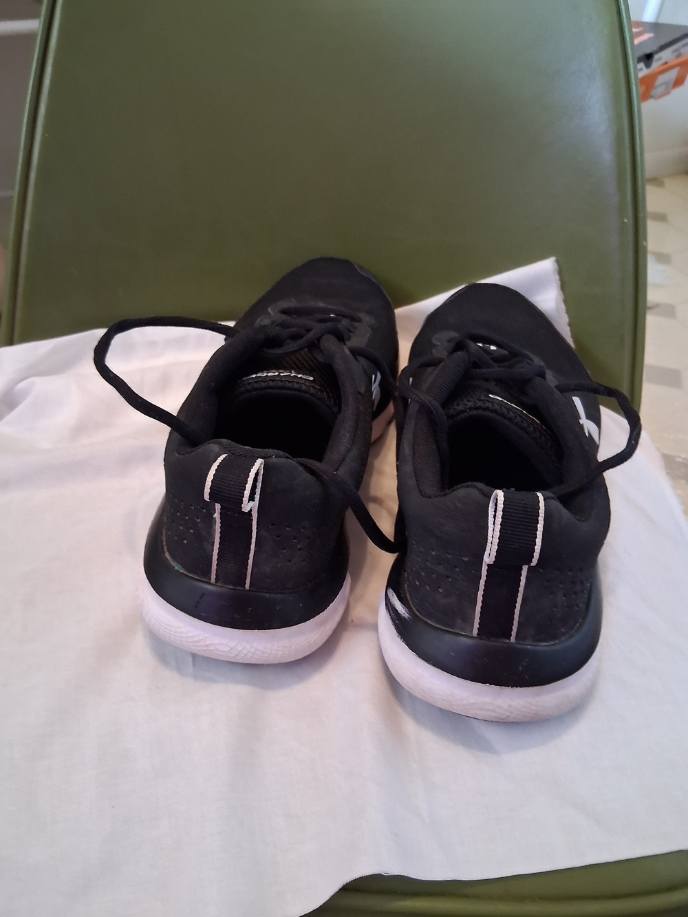 Under Armour Black and White Charged Assert Training Shoes - Picture 4 of 7